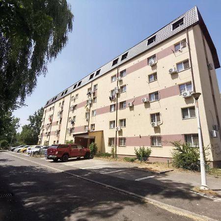 Holidays Inn Studio Bucharest Exterior photo
