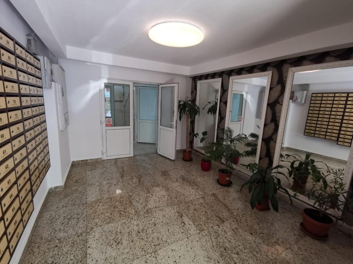 Holidays Inn Studio Bucharest Exterior photo